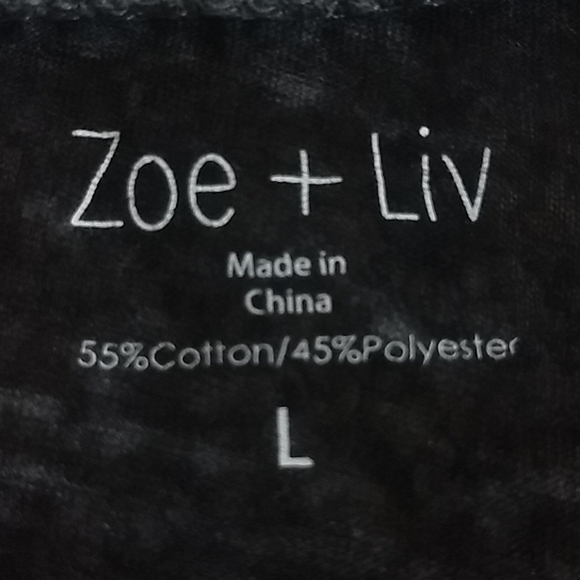 Zoe & Liv skeleton hand t-shirt - Picture 3 of 4